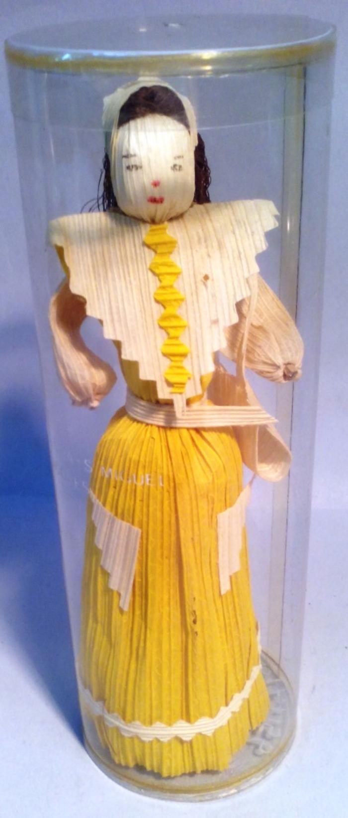 Boneca em folha de milho