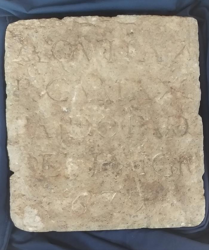 Lápide funerária