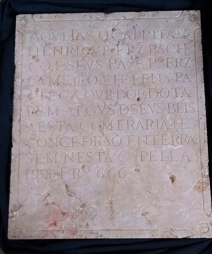 Lápide funerária