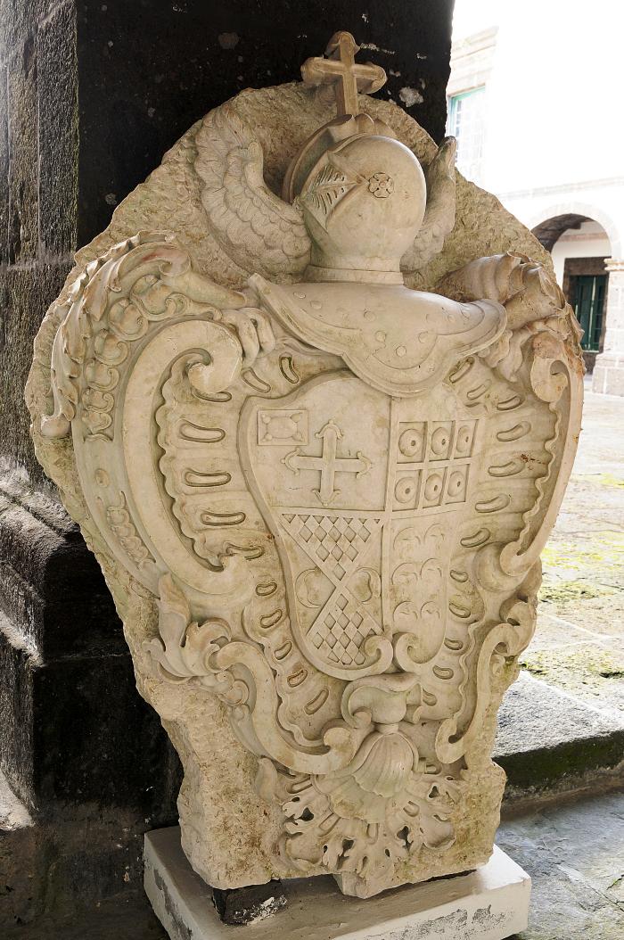 Pedra de armas de Raposo e Amaral