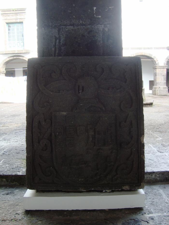 Pedra de armas dos Marqueses da Praia e de Monforte
