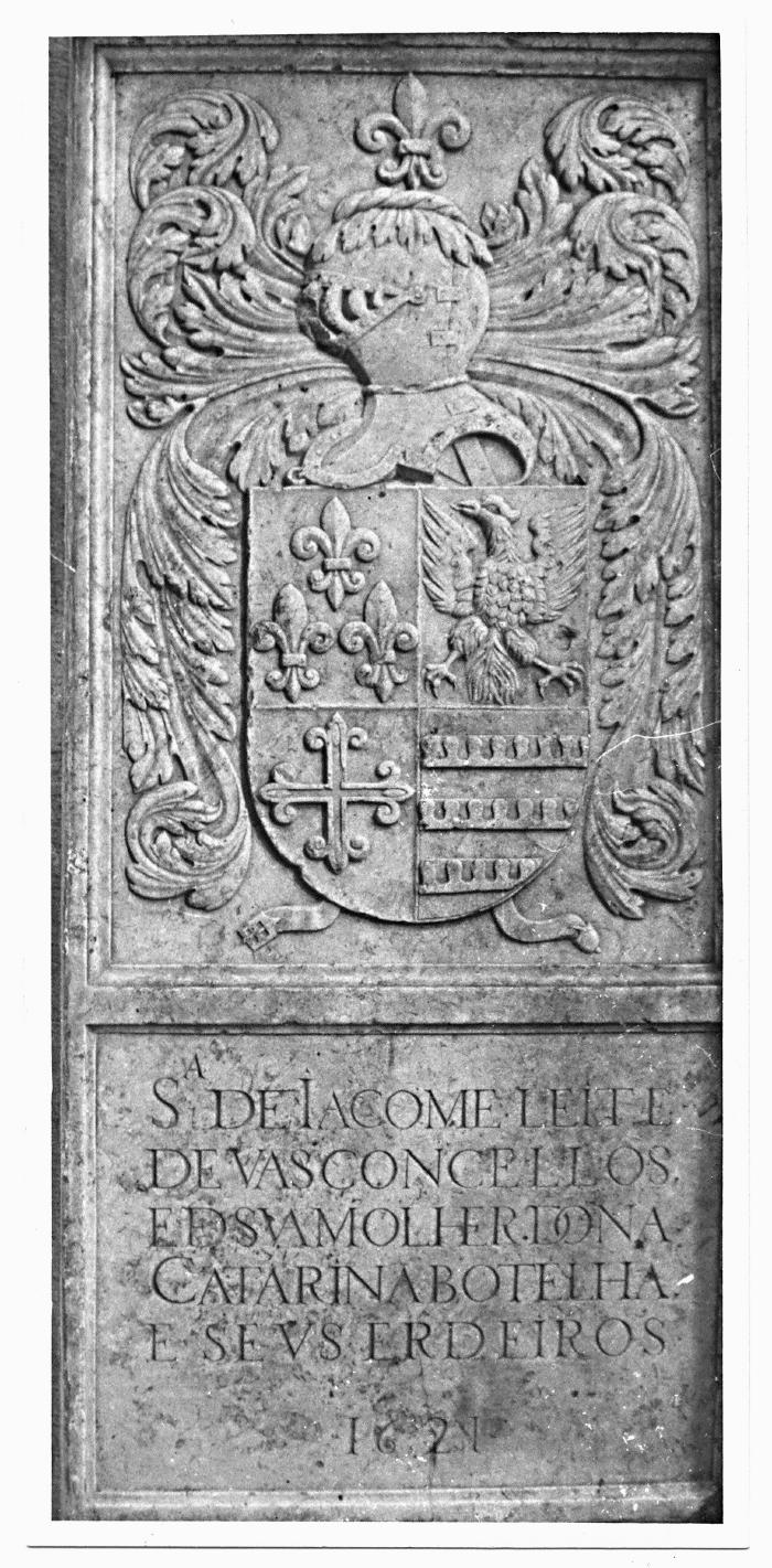 Pedra tumular armoriada de Jácome Leite de Vasconcelos
