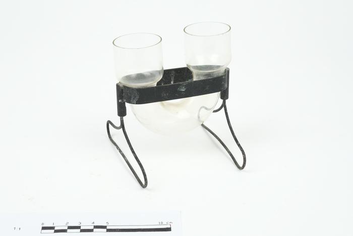 Vaso de vidro para determinação da resistência elétrica de líquidos