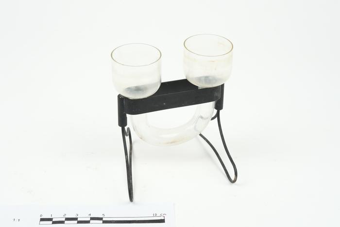 Vaso de vidro para determinação da resistência elétrica de líquidos