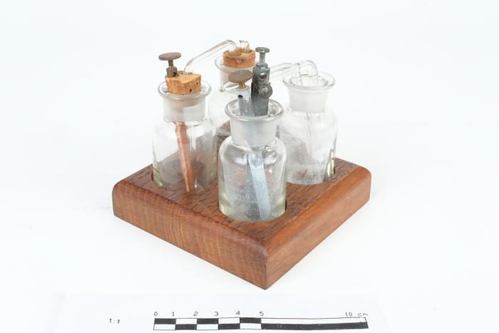 Pilha de cobre e zinco com elementos em série