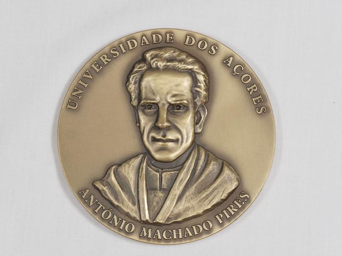 Medalha de António Machado Pires