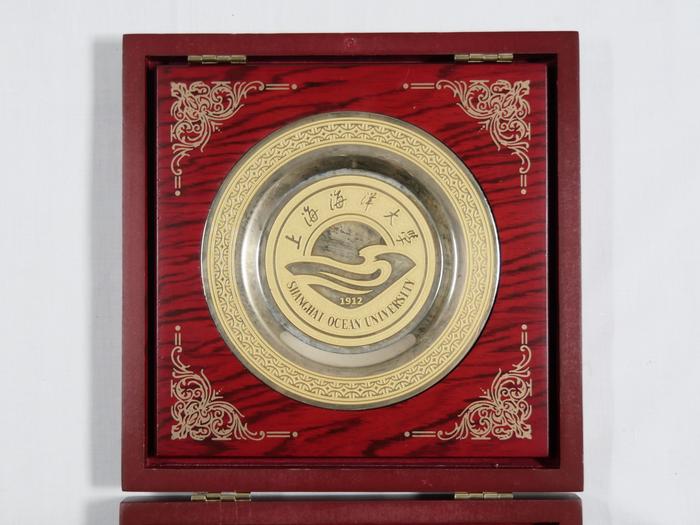 Medalhão da Universidade do Oceano de Xangai