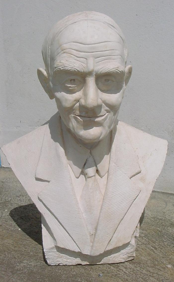 Escultura - Busto de Manuel Gregório Júnior