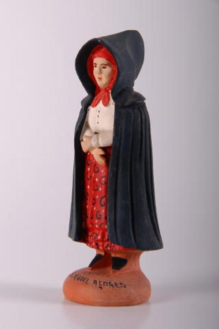 Boneco de  presépio - MULHER DE CAPOTE E CAPELO