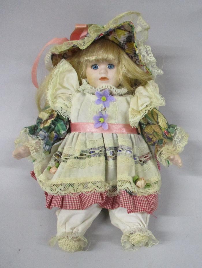 Boneca de porcelana