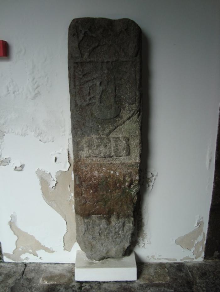 Marco de propriedade com brasão dos Condes da Ribeira Grande