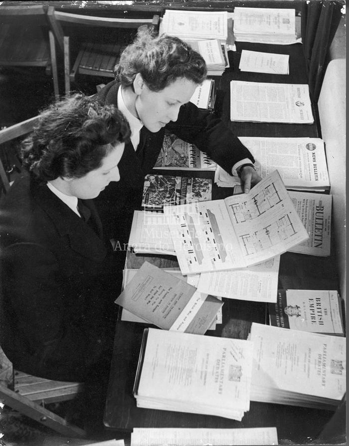 "WRENS prepare for civil life"