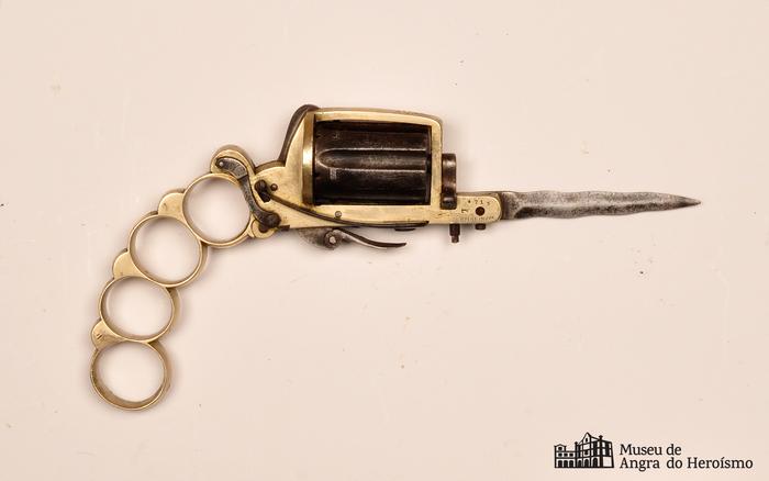 Revólver L. Doine "Apache"