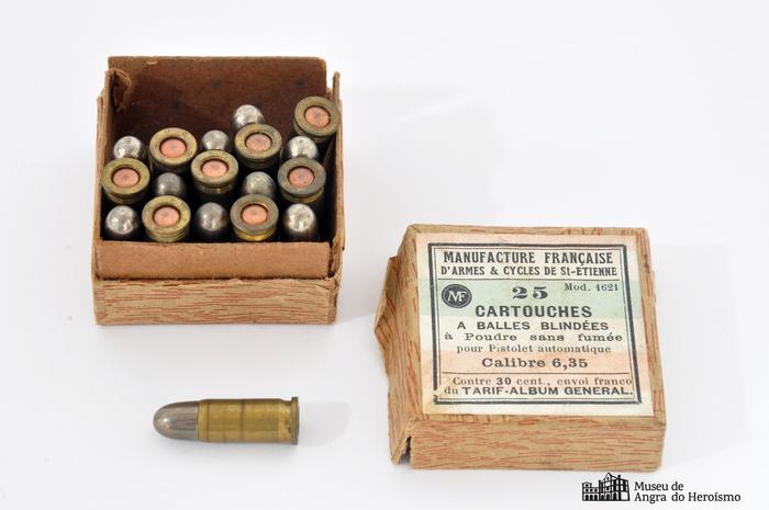 Caixa com 19 munições 6,35 mm (incompleta)
