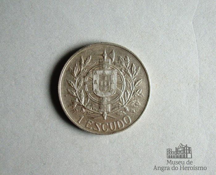 1 escudo