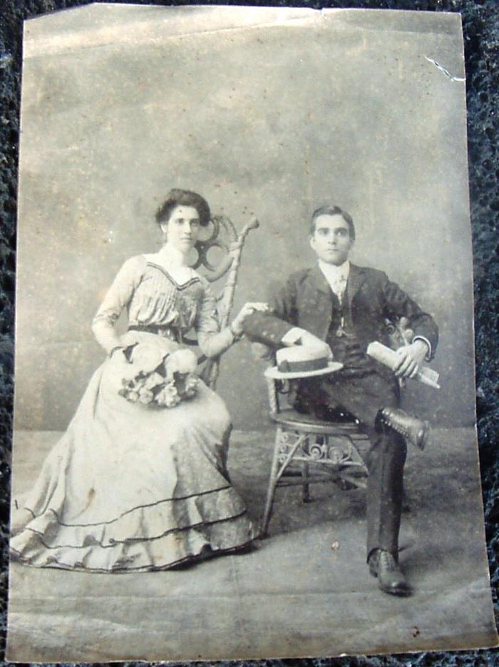 Casal sentado